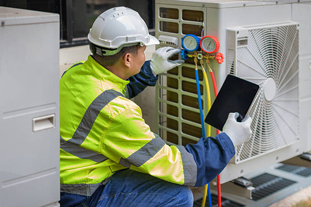 Professional Hvac technician working in Massapequa Park, NY